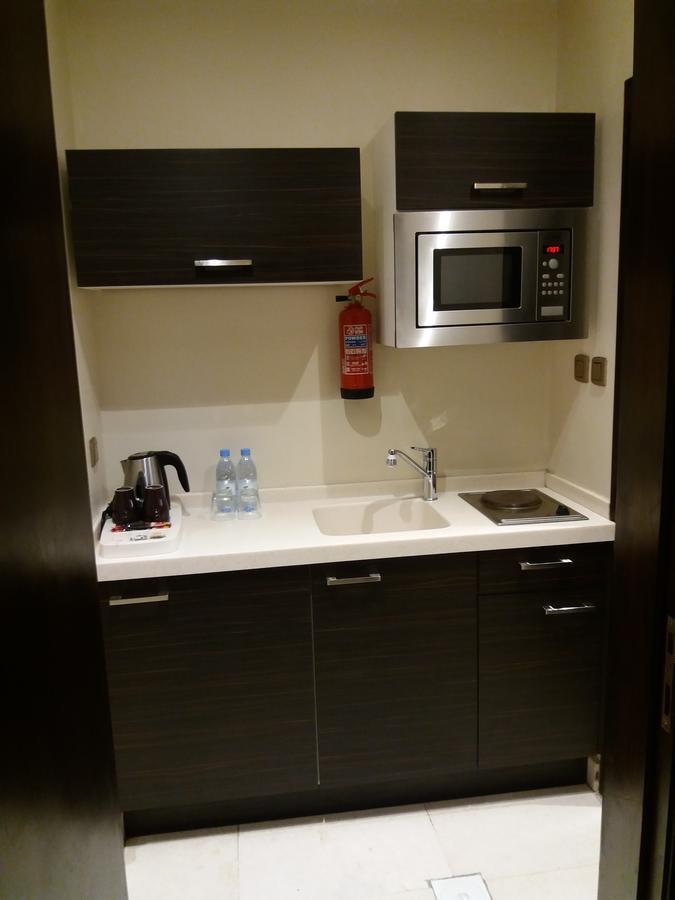 Aswar Hotel Suites Ал Хубар Екстериор снимка